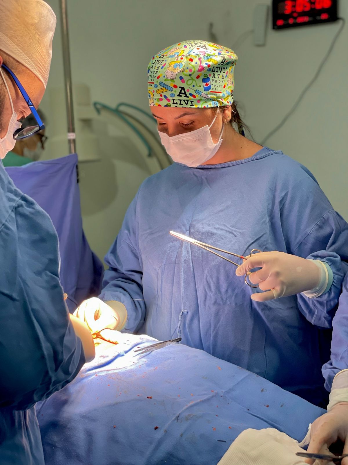 Dra. Andressa Carvalho Marques em cirurgia